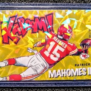 Patrick Mahomes Cracked Ice Gold KABOOM Kansas City Cheifs Football Card Limited
